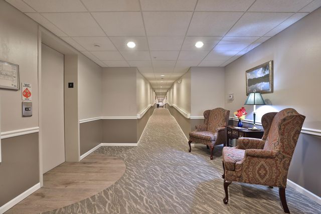 5935 N High Street, 122, Worthington, OH 43085