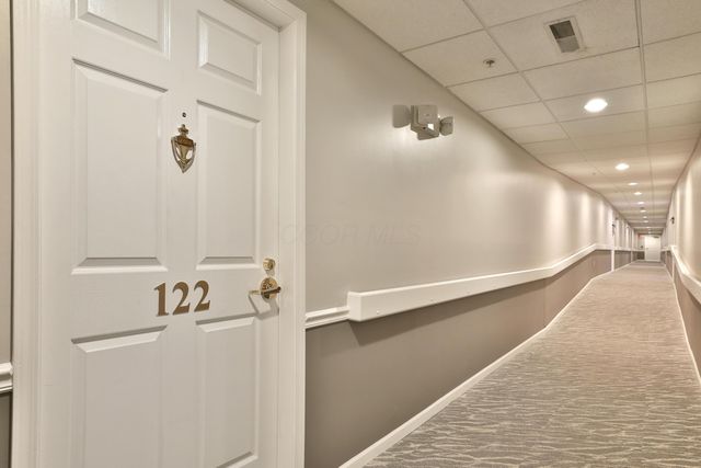 5935 N High Street, 122, Worthington, OH 43085