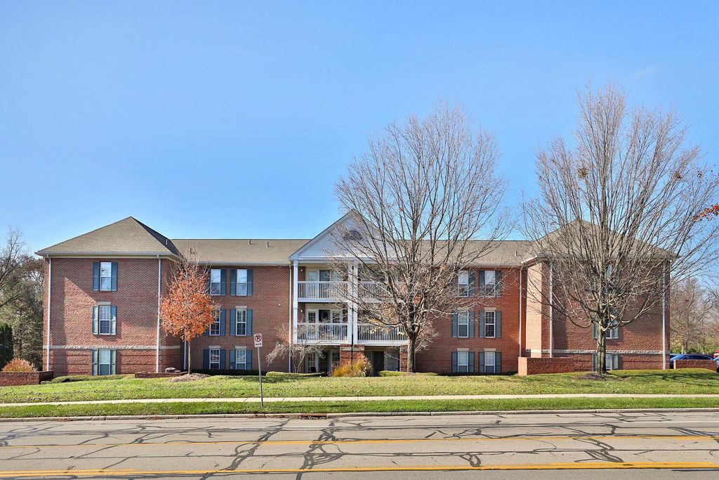 5935 N High Street, 122, Worthington, OH 43085