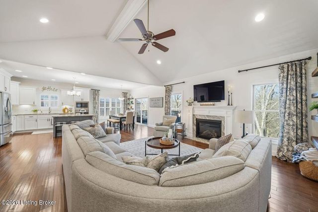 115 Locust Park Pl, Louisville, KY 40245