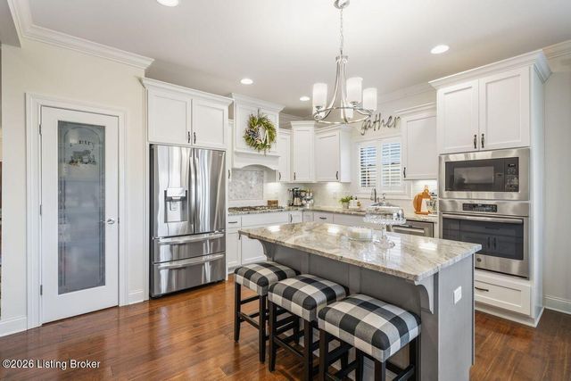 115 Locust Park Pl, Louisville, KY 40245