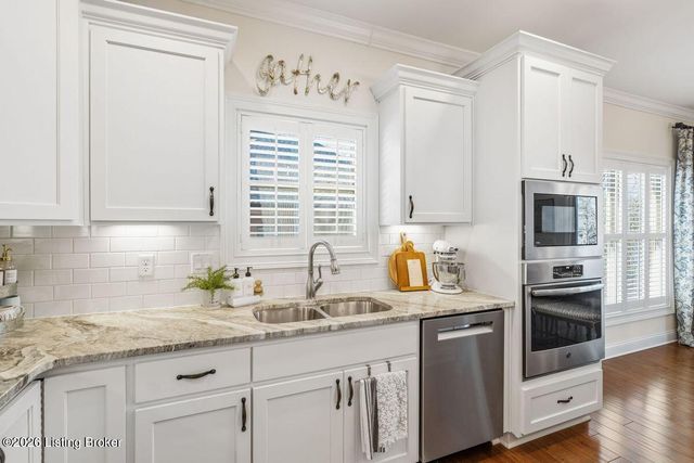 115 Locust Park Pl, Louisville, KY 40245