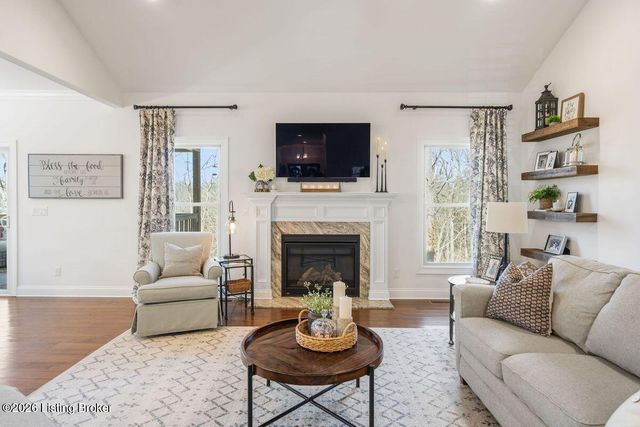 115 Locust Park Pl, Louisville, KY 40245