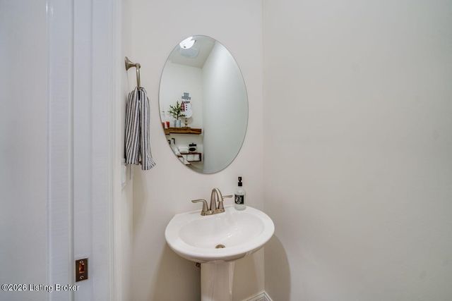 115 Locust Park Pl, Louisville, KY 40245