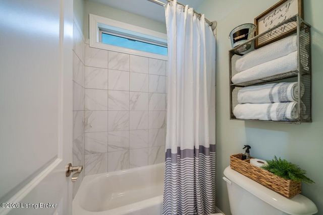 115 Locust Park Pl, Louisville, KY 40245