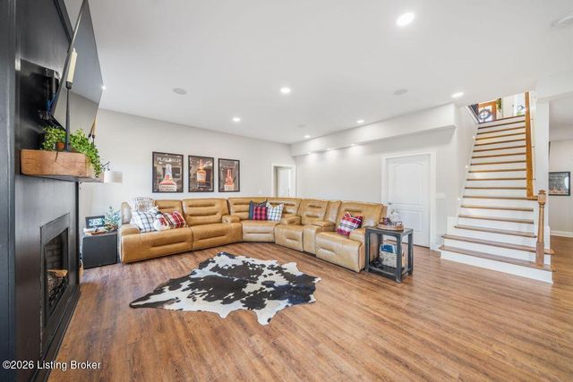 115 Locust Park Pl, Louisville, KY 40245