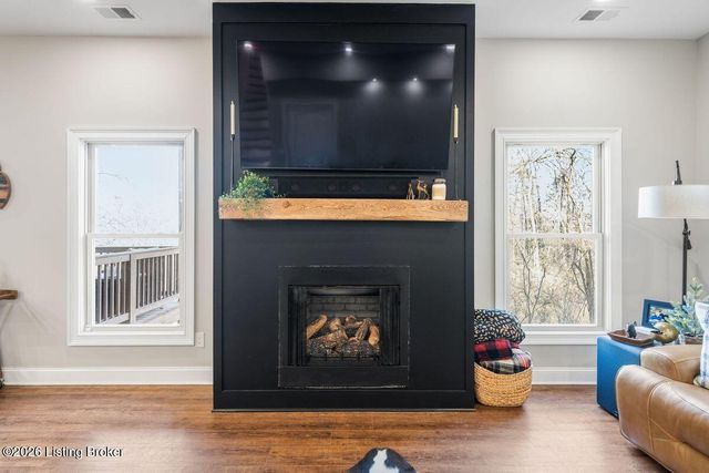 115 Locust Park Pl, Louisville, KY 40245