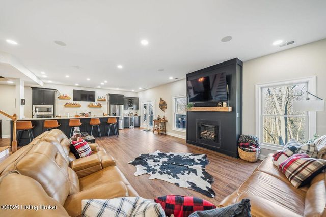 115 Locust Park Pl, Louisville, KY 40245