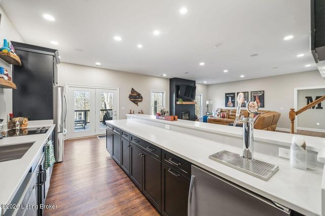 115 Locust Park Pl, Louisville, KY 40245