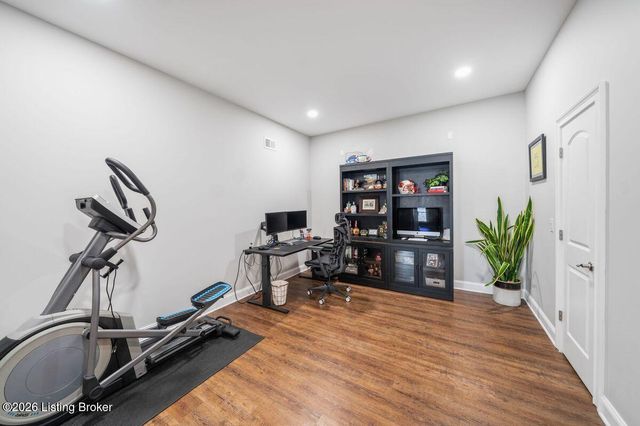 115 Locust Park Pl, Louisville, KY 40245