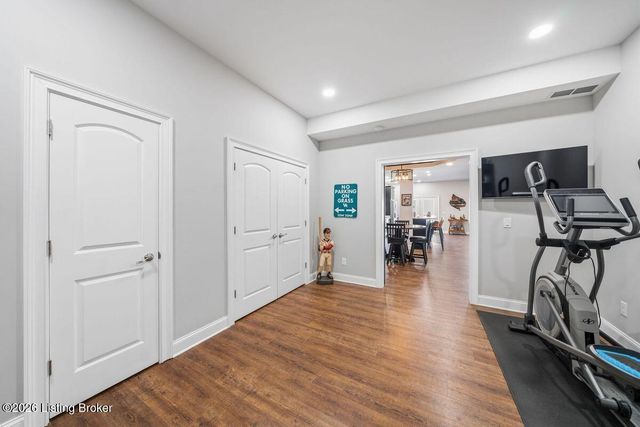 115 Locust Park Pl, Louisville, KY 40245