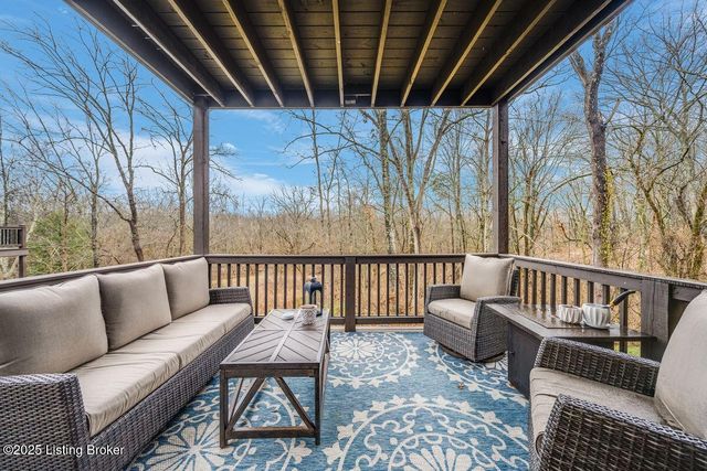 115 Locust Park Pl, Louisville, KY 40245