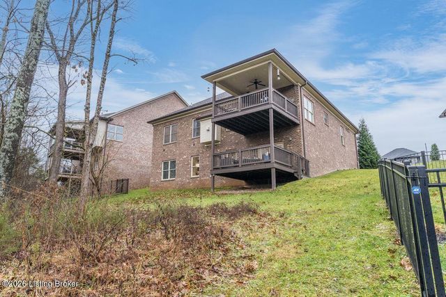 115 Locust Park Pl, Louisville, KY 40245