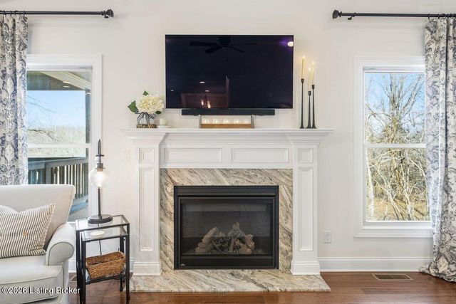 115 Locust Park Pl, Louisville, KY 40245