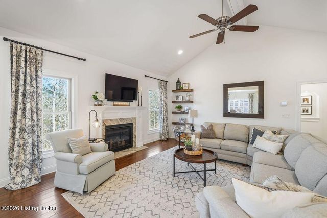 115 Locust Park Pl, Louisville, KY 40245