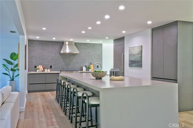 418 E Bay Street, Costa Mesa, CA 92627