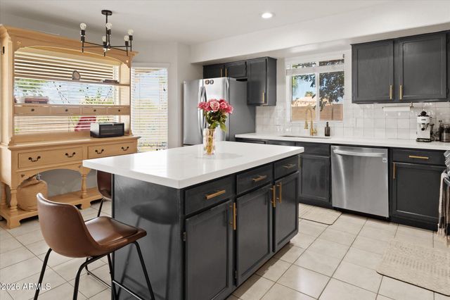 250 S SEAN Drive, Chandler, AZ 85224