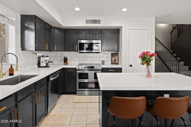 250 S SEAN Drive, Chandler, AZ 85224