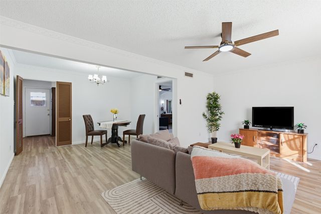 5817 Sandhurst Lane B, Dallas, TX 75206