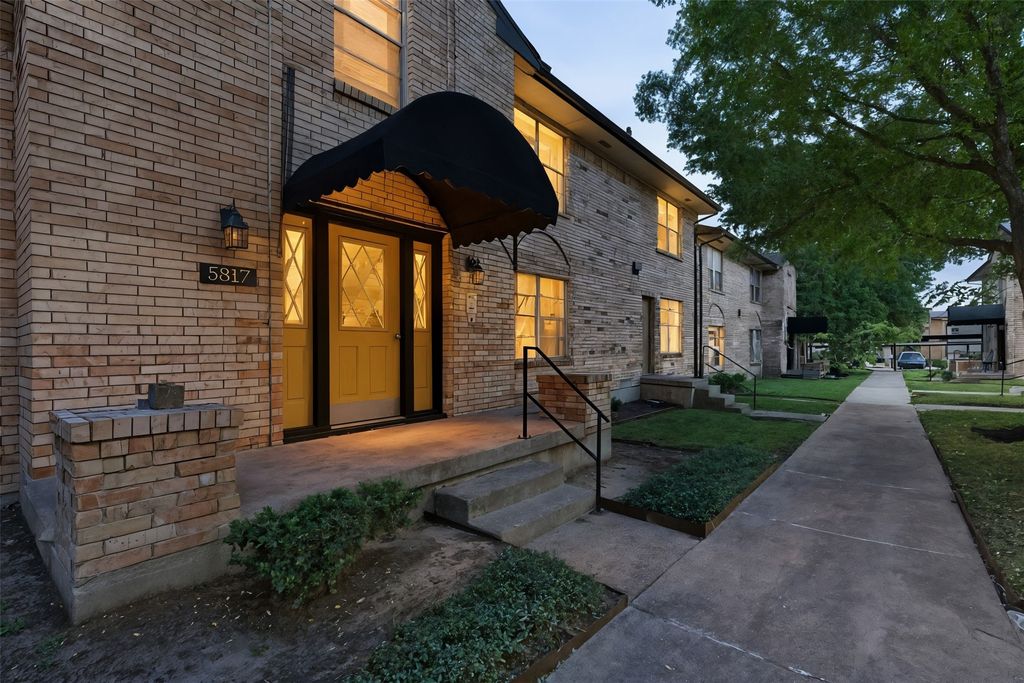5817 Sandhurst Lane B, Dallas, TX 75206