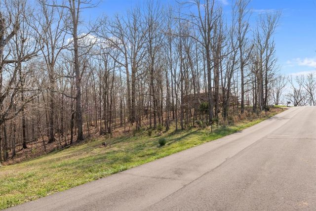 510 Big Richland Dr, Waverly, TN 37185