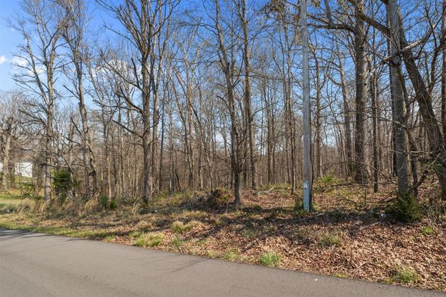 510 Big Richland Dr, Waverly, TN 37185