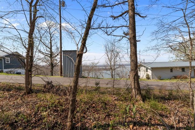 510 Big Richland Dr, Waverly, TN 37185