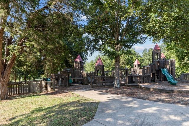 510 Big Richland Dr, Waverly, TN 37185