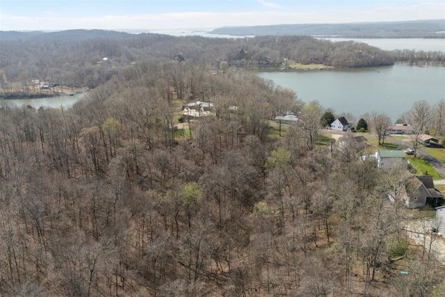 510 Big Richland Dr, Waverly, TN 37185