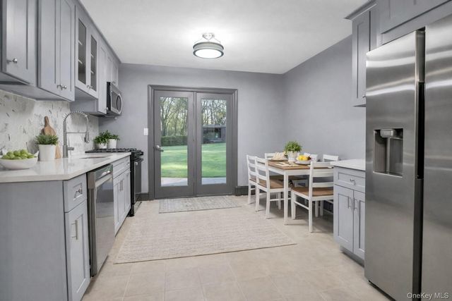 99 Ontario St, Port Jefferson Station, NY 11776