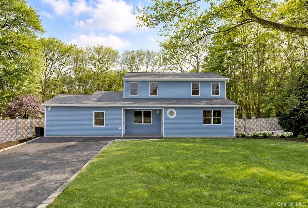 99 Ontario St, Port Jefferson Station, NY 11776