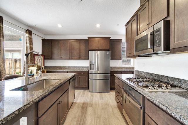 6188 E Berkeley Avenue, Fresno, CA 93727