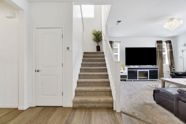 6188 E Berkeley Avenue, Fresno, CA 93727