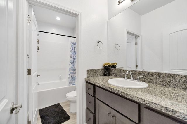 6188 E Berkeley Avenue, Fresno, CA 93727