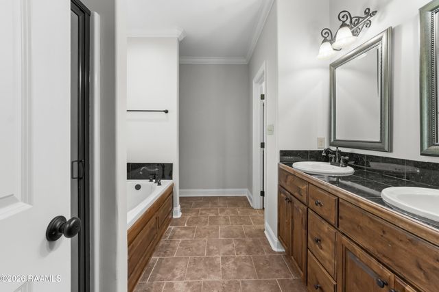 104 Clover Leaf Drive, Lafayette, LA 70508
