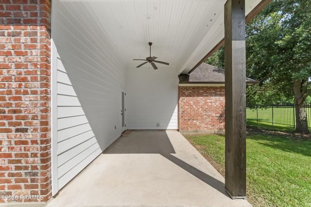 104 Clover Leaf Drive, Lafayette, LA 70508