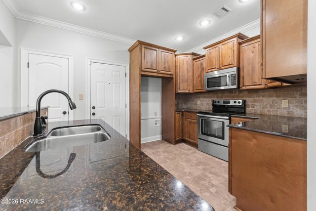 104 Clover Leaf Drive, Lafayette, LA 70508