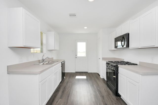 5035 Caledonia Lake Lane, Rosharon, TX 77583