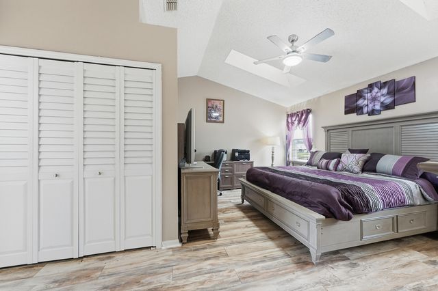 2805 Foxhall Drive E, West Palm Beach, FL 33417