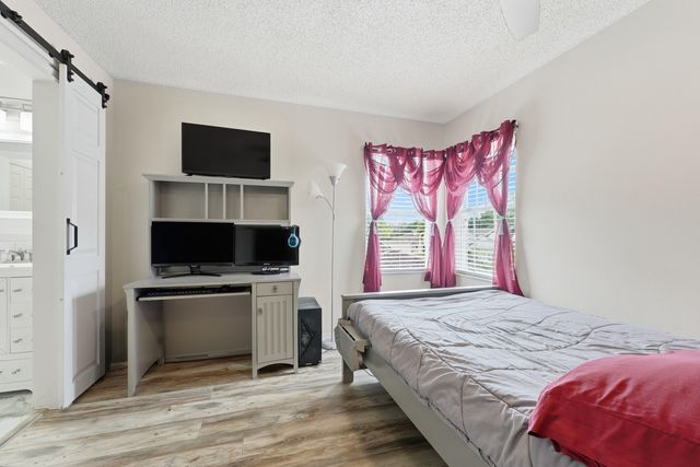 2805 Foxhall Drive E, West Palm Beach, FL 33417