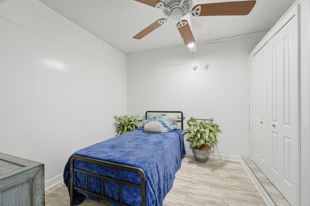 2805 Foxhall Drive E, West Palm Beach, FL 33417