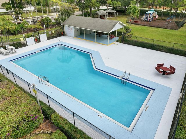 2805 Foxhall Drive E, West Palm Beach, FL 33417