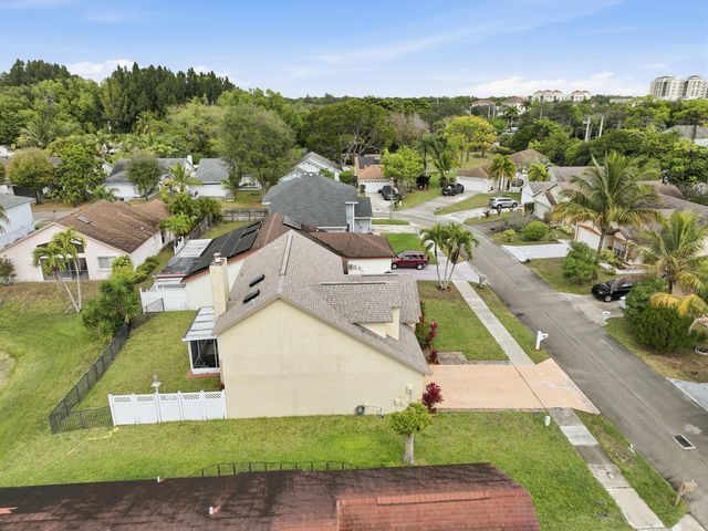 2805 Foxhall Drive E, West Palm Beach, FL 33417