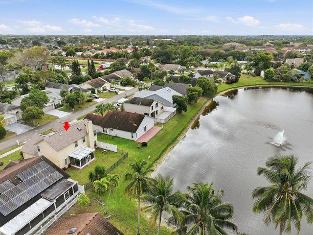 2805 Foxhall Drive E, West Palm Beach, FL 33417