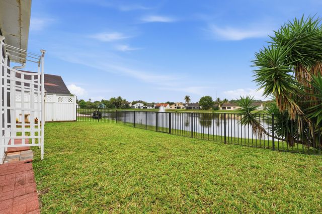 2805 Foxhall Drive E, West Palm Beach, FL 33417