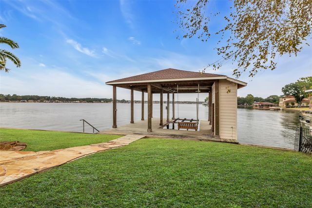 14030 Shoreline Drive, Willis, TX 77318
