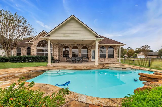 14030 Shoreline Drive, Willis, TX 77318