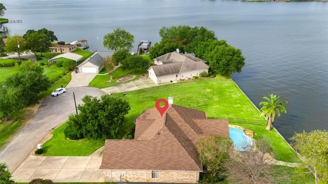 14030 Shoreline Drive, Willis, TX 77318