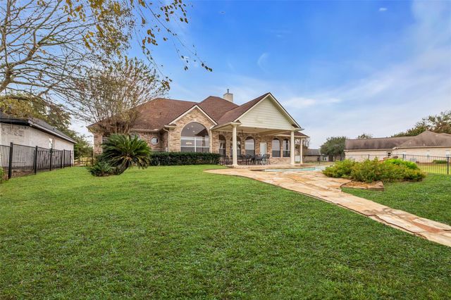 14030 Shoreline Drive, Willis, TX 77318