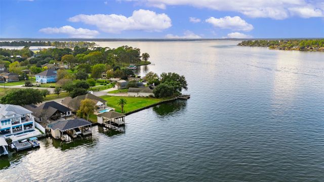 14030 Shoreline Drive, Willis, TX 77318